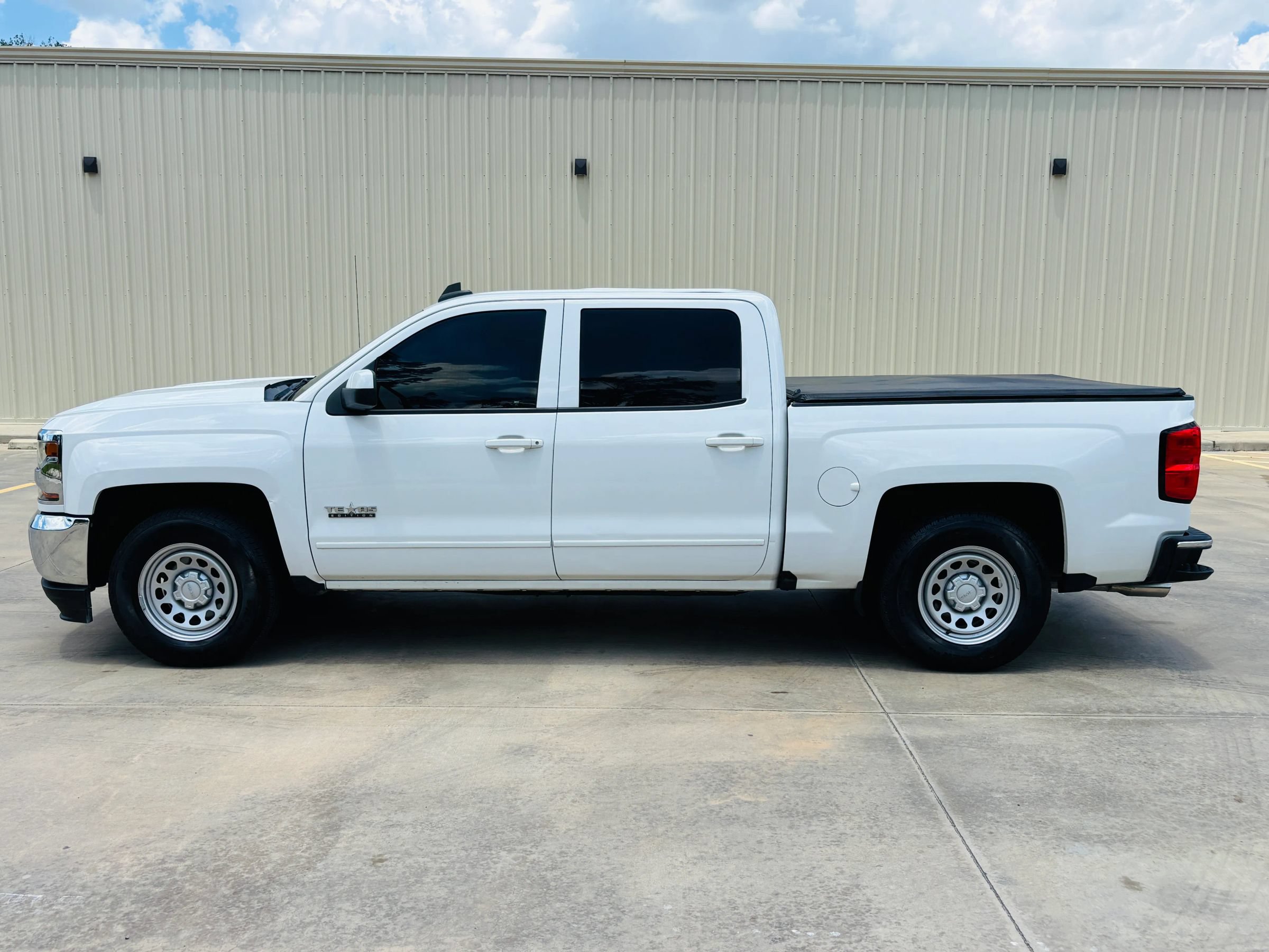 Used 2018 Chevrolet Silverado 1500 LT w/ LT Eassist Package RWD image 8