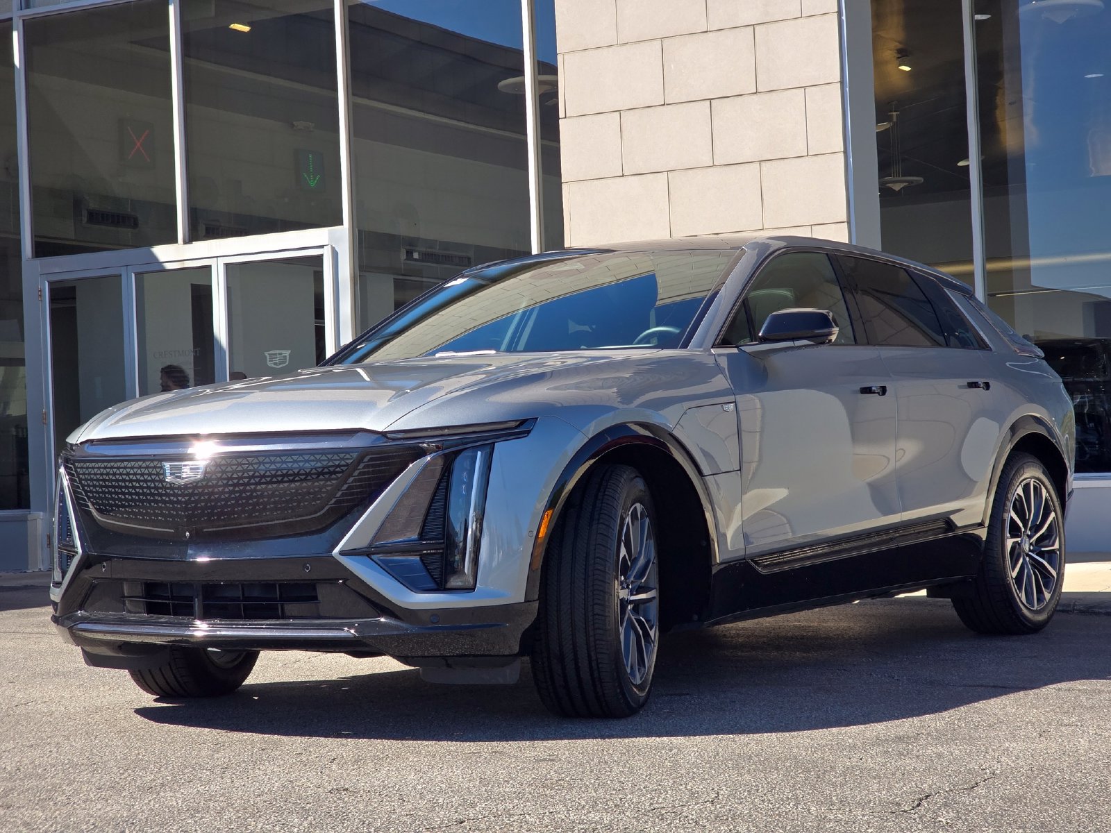 Certified 2024 Cadillac Lyriq Sport w/ LPO, Floor Liner Package AWD/4WD image 17