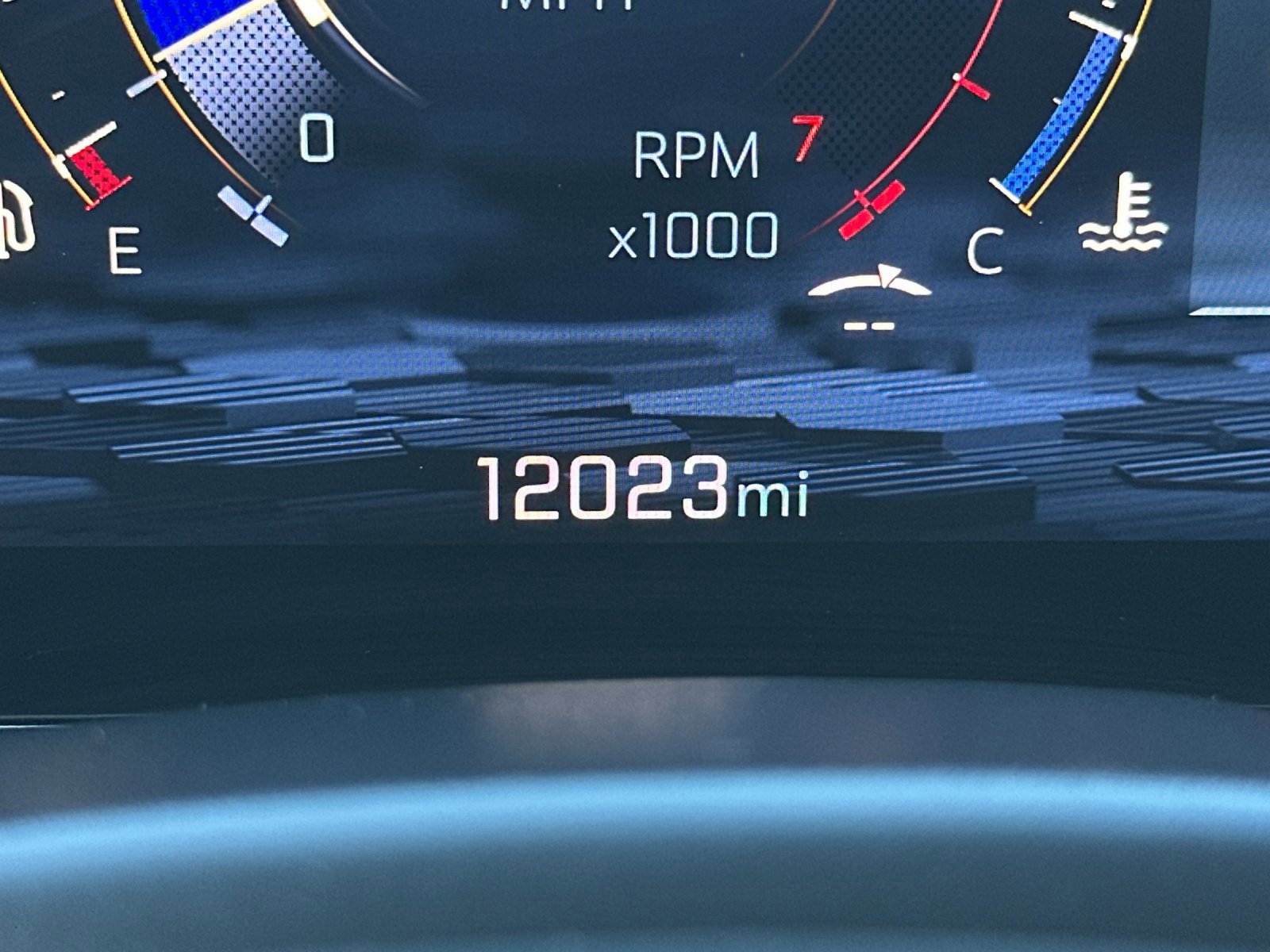 Used 2025 Chevrolet Suburban RST image 31