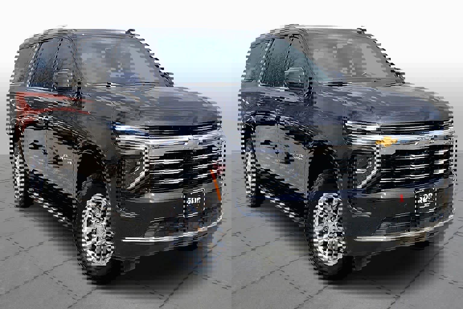 Used 2025 Chevrolet Suburban LT image 3