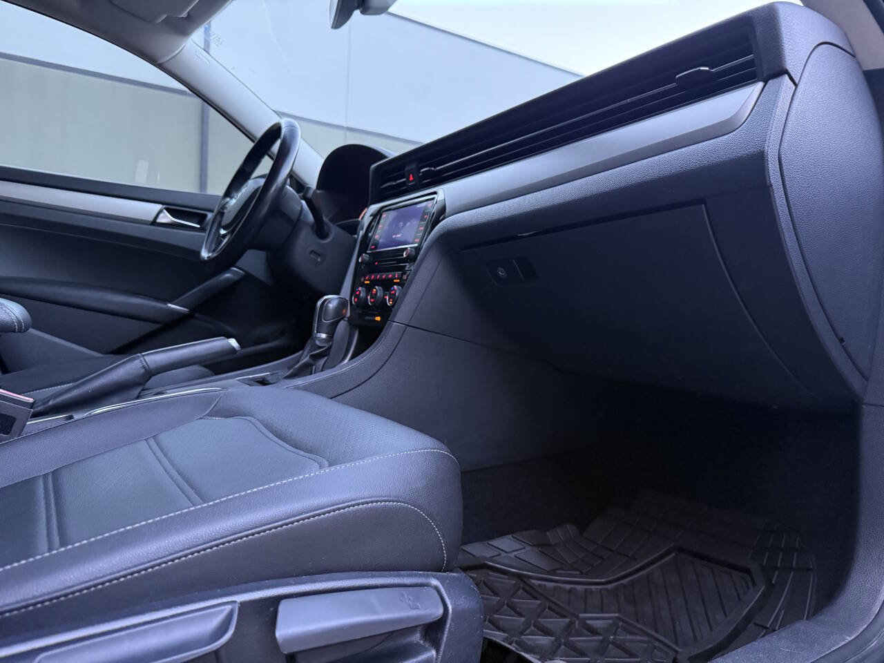 Used 2020 Volkswagen Passat 2.0T SE image 33