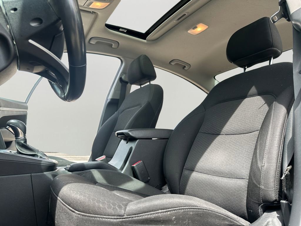 Used 2020 Hyundai Elantra Value Edition w/ Cargo Package (C1) FWD image 24
