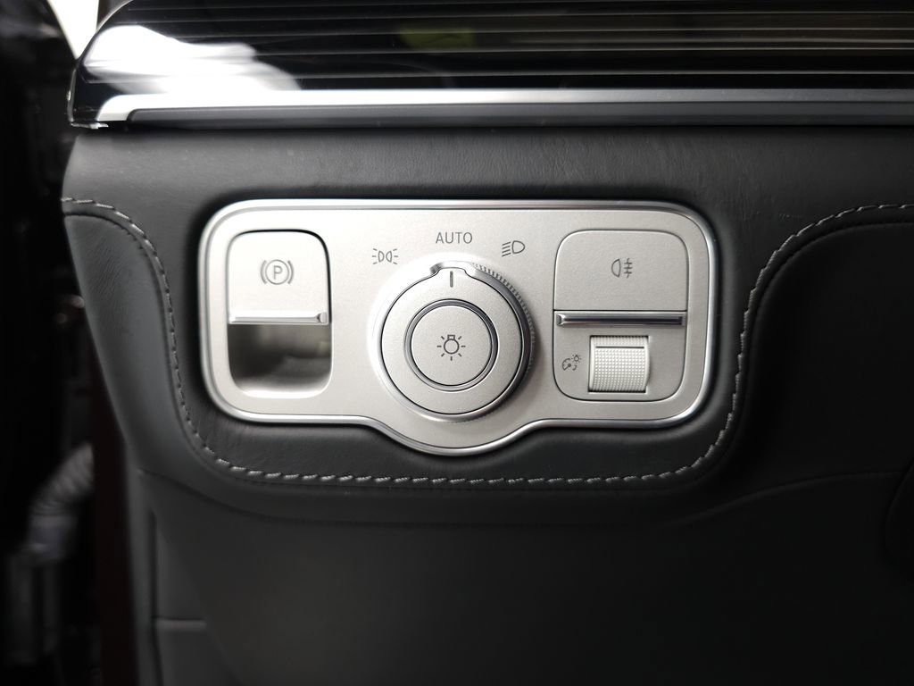 Used 2024 Mercedes-Benz Maybach GLS 600 4MATIC image 10