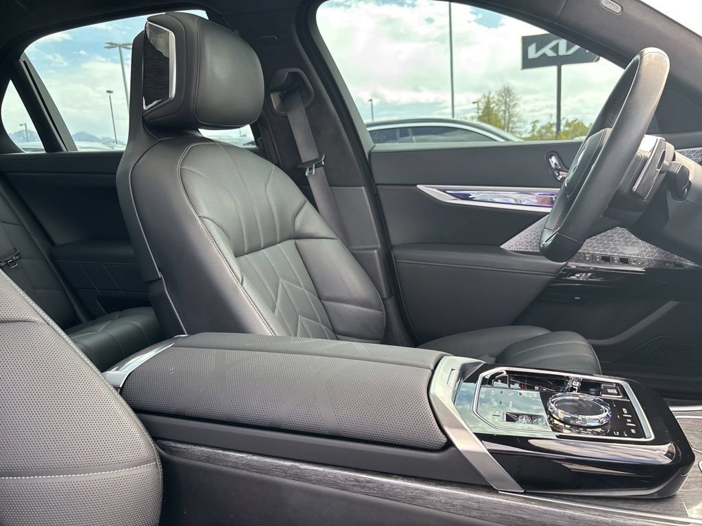 Used 2023 BMW 760i xDrive w/ Luxury Rear Seating Package AWD/4WD image 8