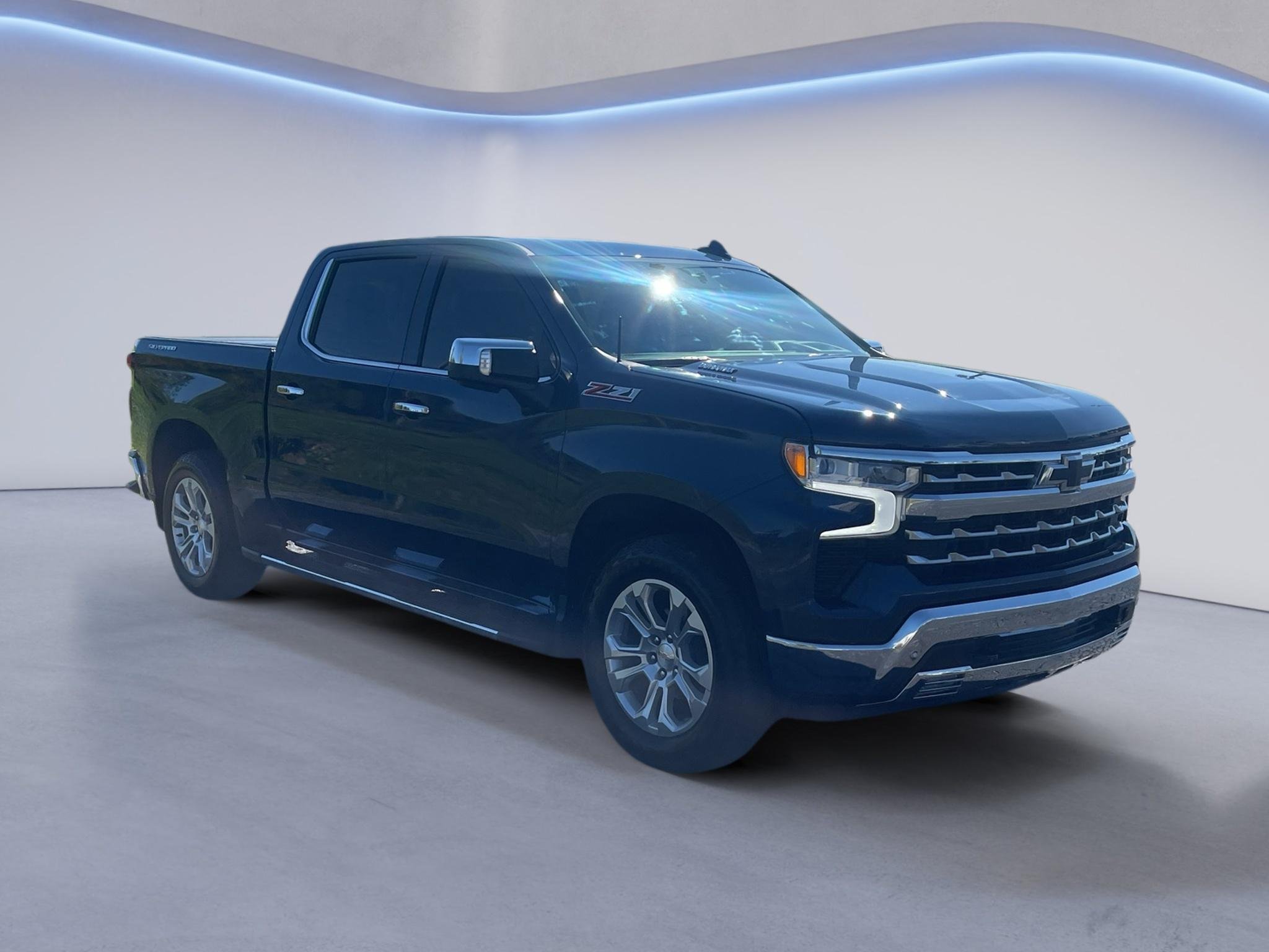 Used 2022 Chevrolet Silverado 1500 LTZ w/ LTZ Premium Package AWD/4WD image 8