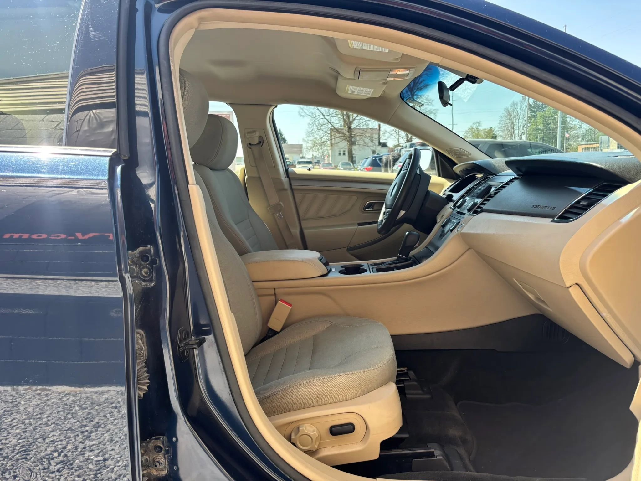 Used 2016 Ford Taurus SE FWD image 17