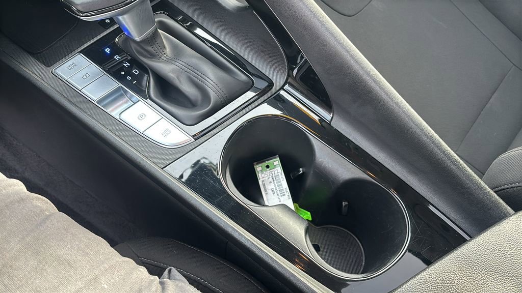 Used 2025 Hyundai Elantra SEL image 21