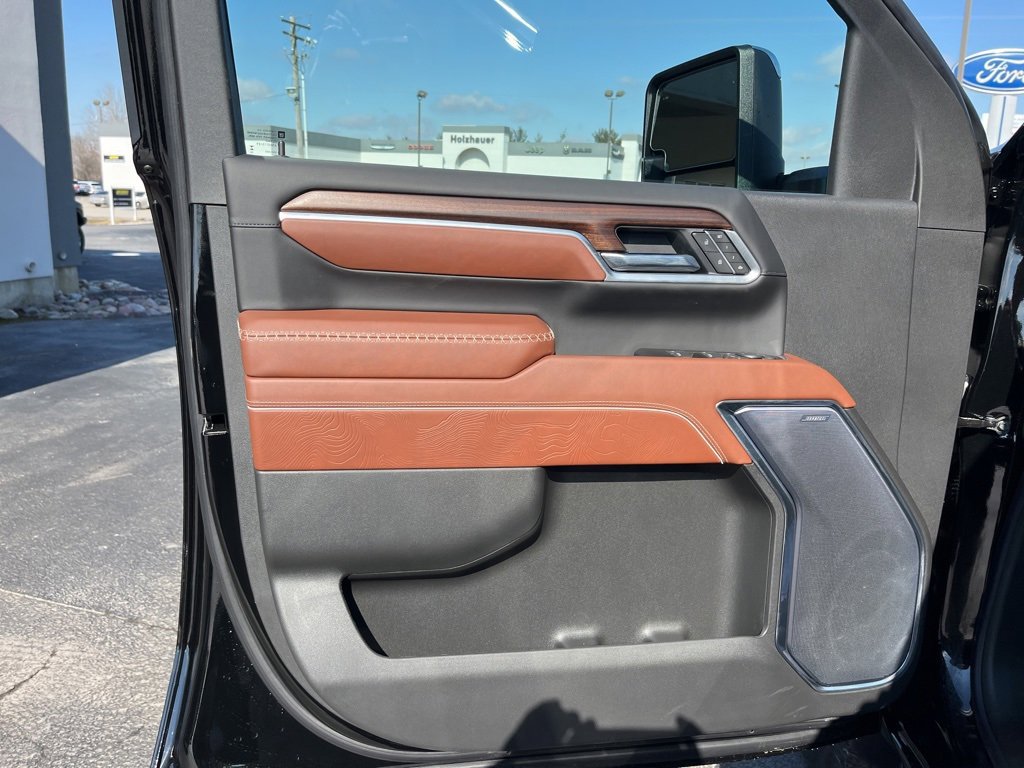 New 2025 GMC Sierra 3500 Denali Ultimate image 17