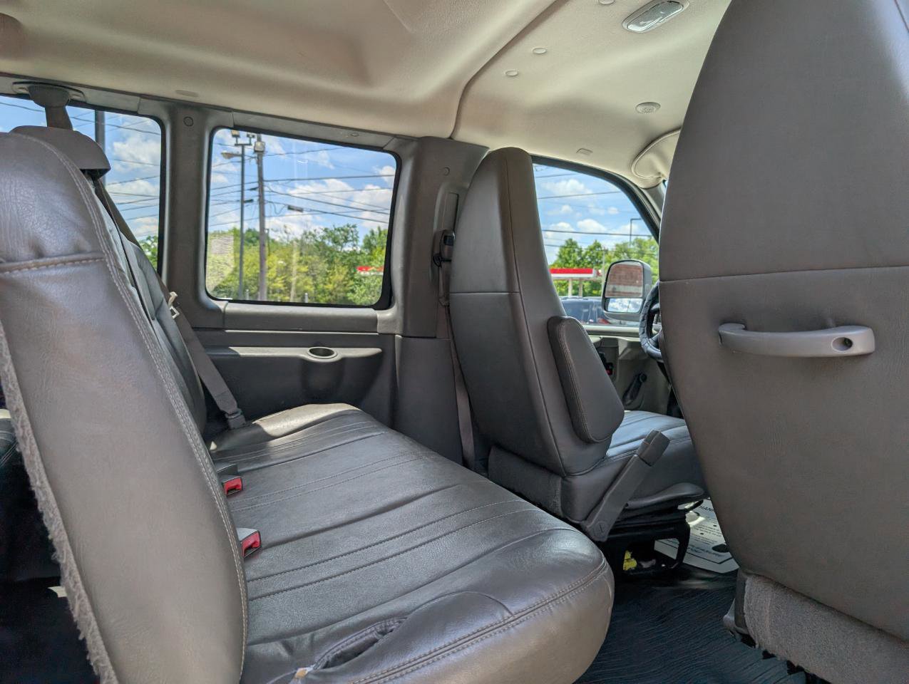 Used 2011 Chevrolet Express 2500 LS RWD image 18