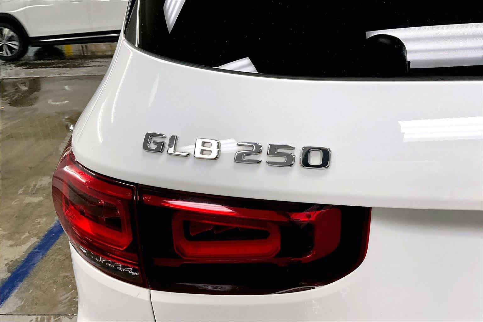 Certified 2021 Mercedes-Benz GLB 250 4MATIC image 33