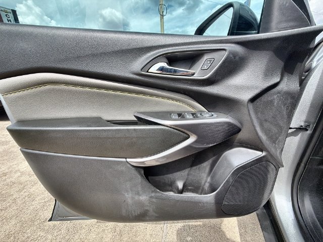 Used 2025 Chevrolet Trax ACTIV w/ Sunroof Package FWD image 20