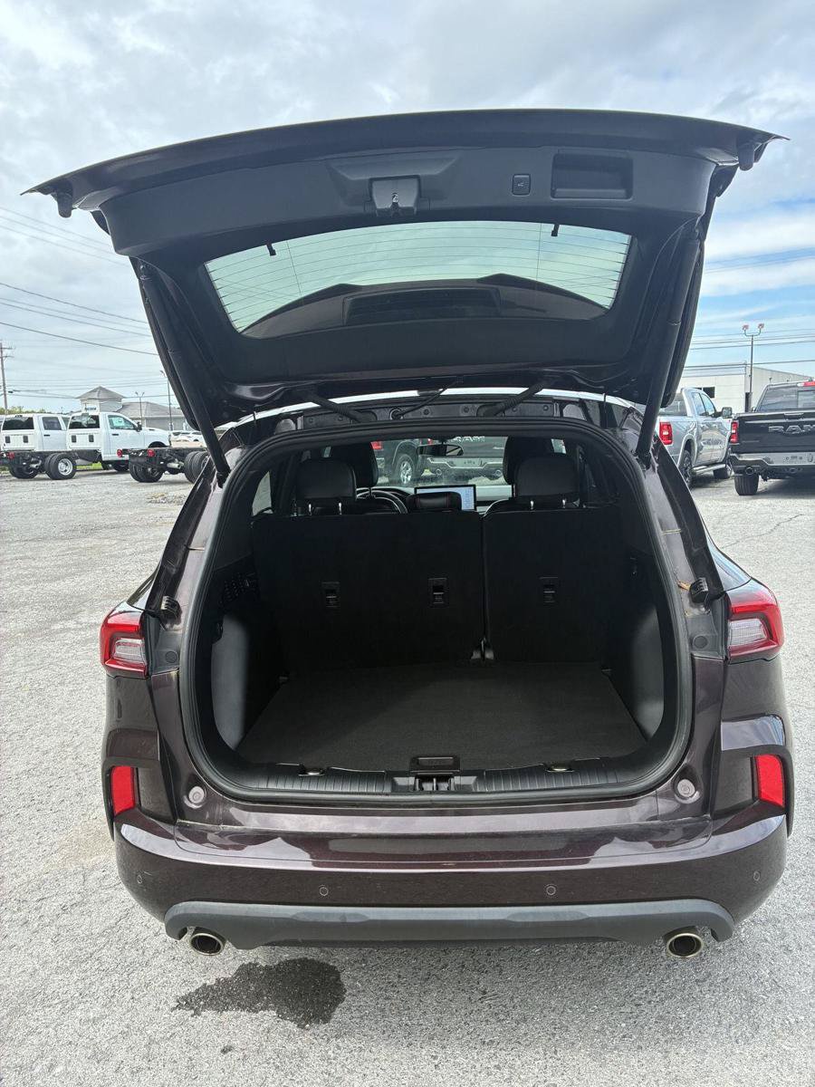 Used 2023 Ford Escape ST-Line w/ Tech Pack #1 AWD/4WD image 11