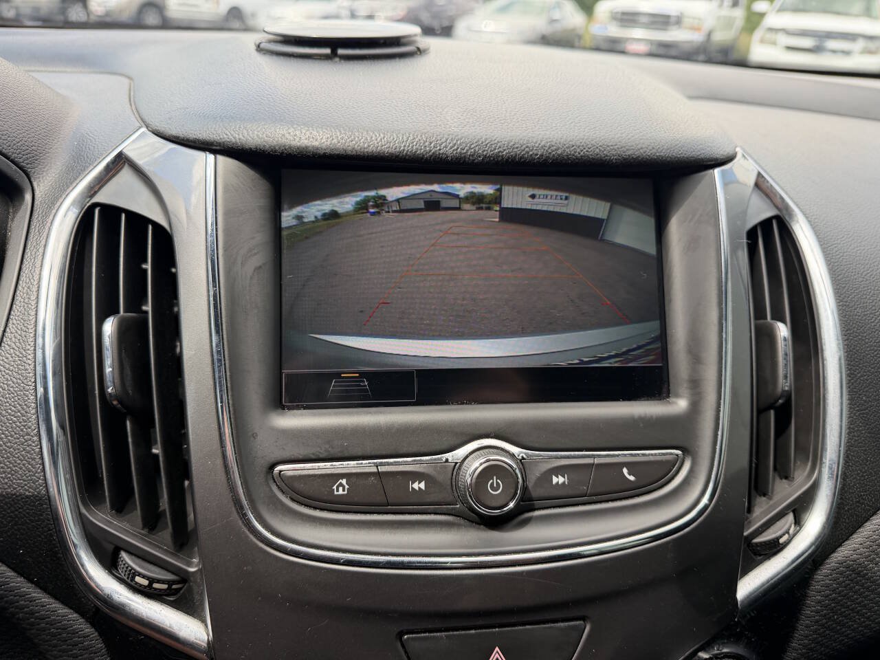 Used 2019 Chevrolet Cruze LT FWD image 16