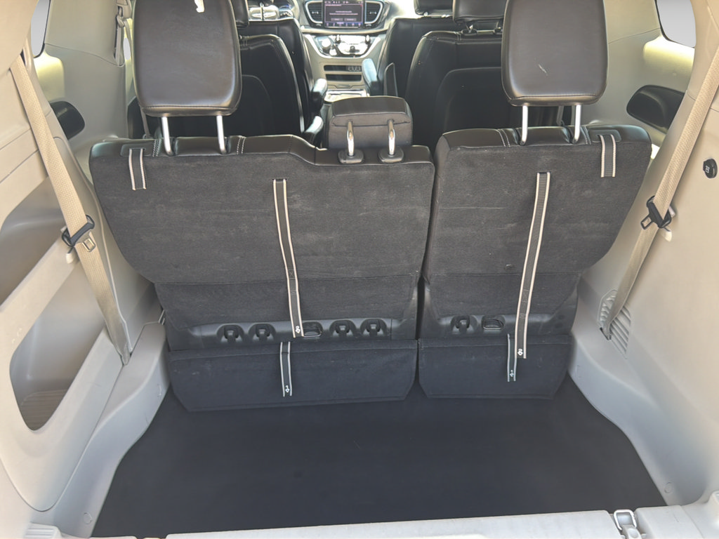 Used 2024 Chrysler Pacifica Touring-L FWD image 20