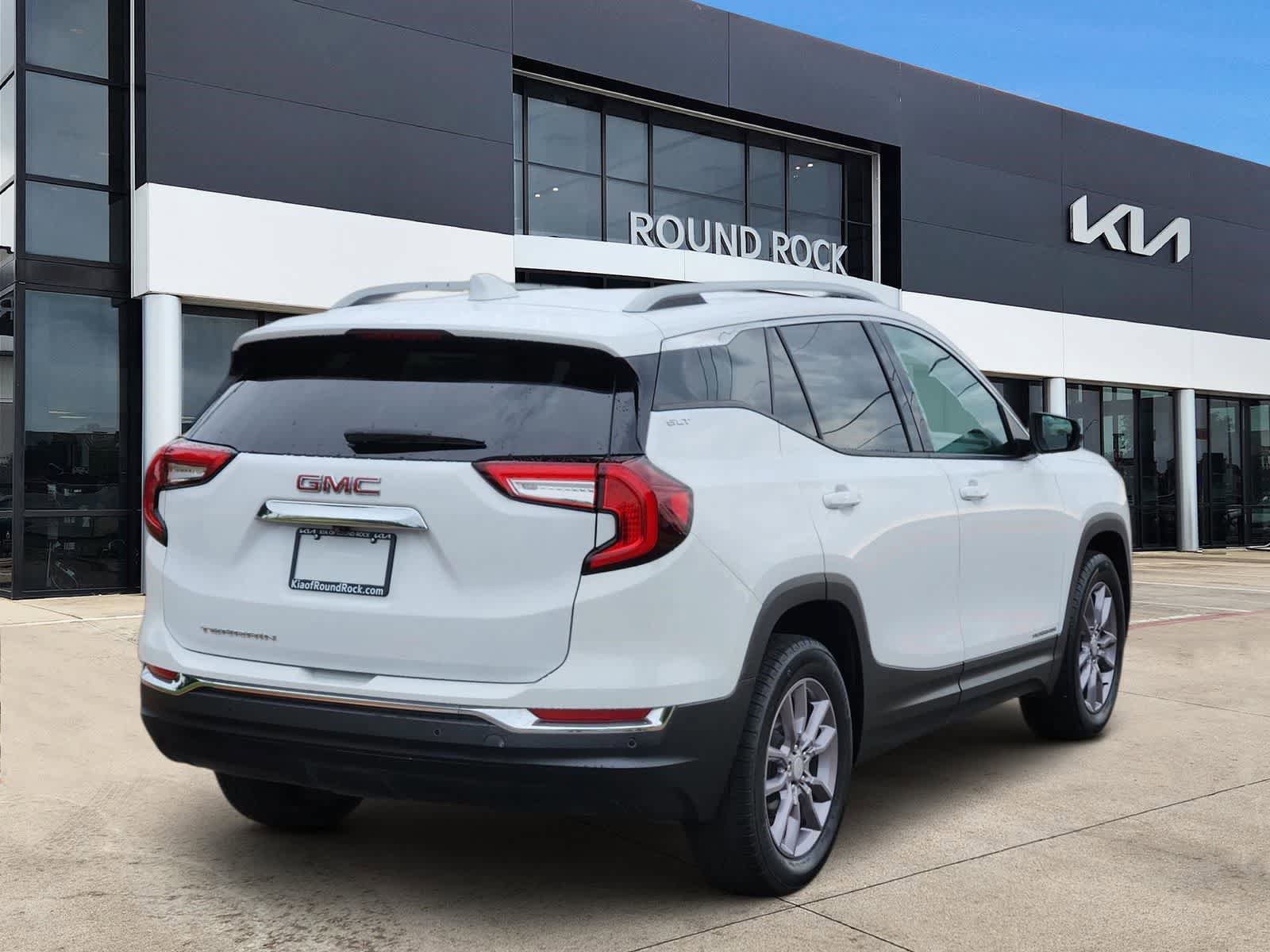 Used 2022 GMC Terrain SLT w/ Tech Package FWD image 6
