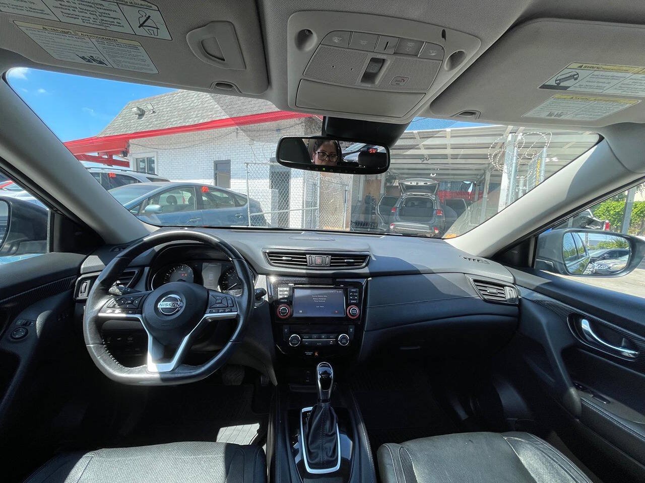 Used 2017 Nissan Rogue SL w/ SL Premium Package AWD/4WD image 11