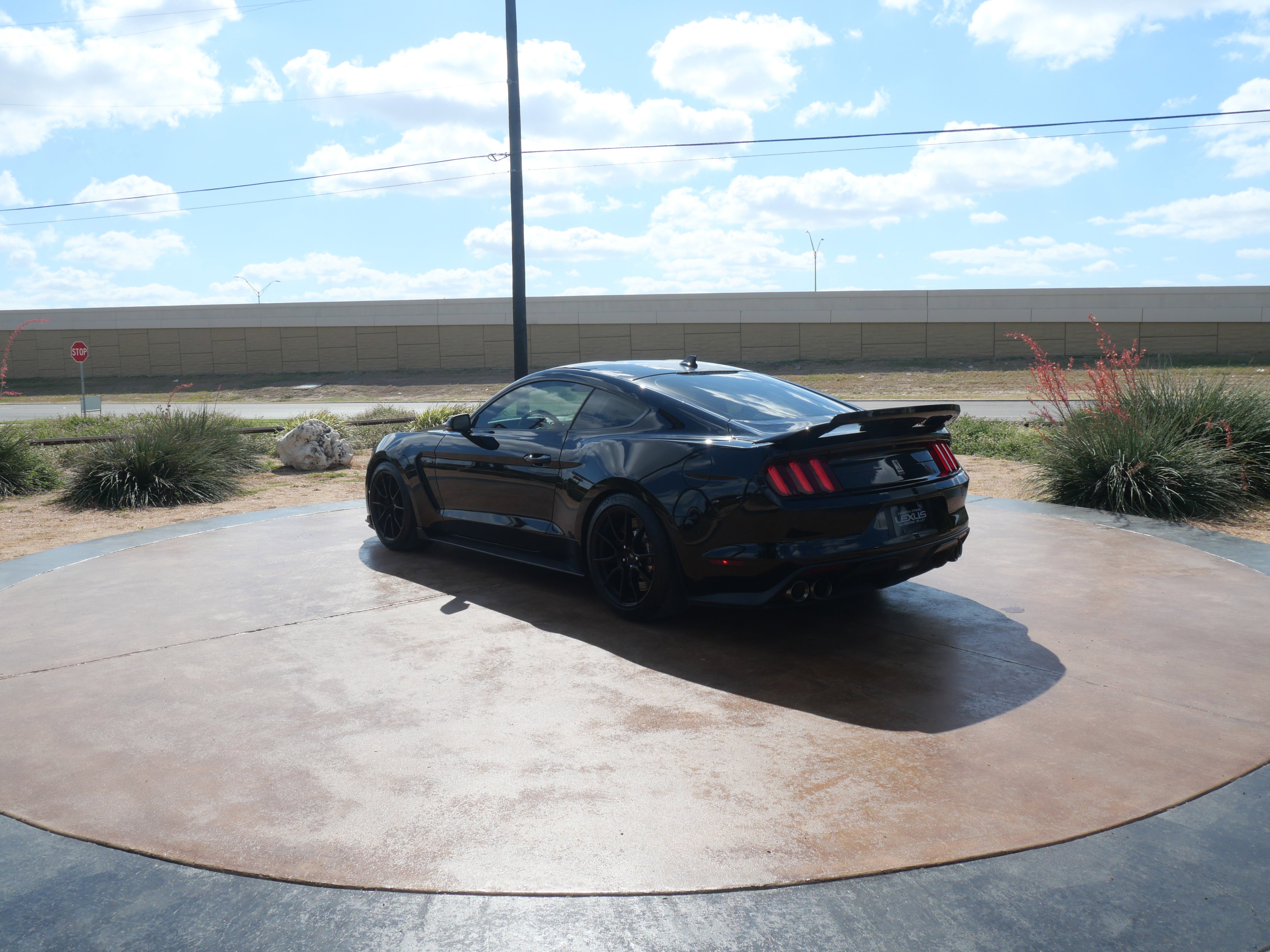 Used 2020 Ford Mustang Shelby GT350 w/ Technology Package image 4
