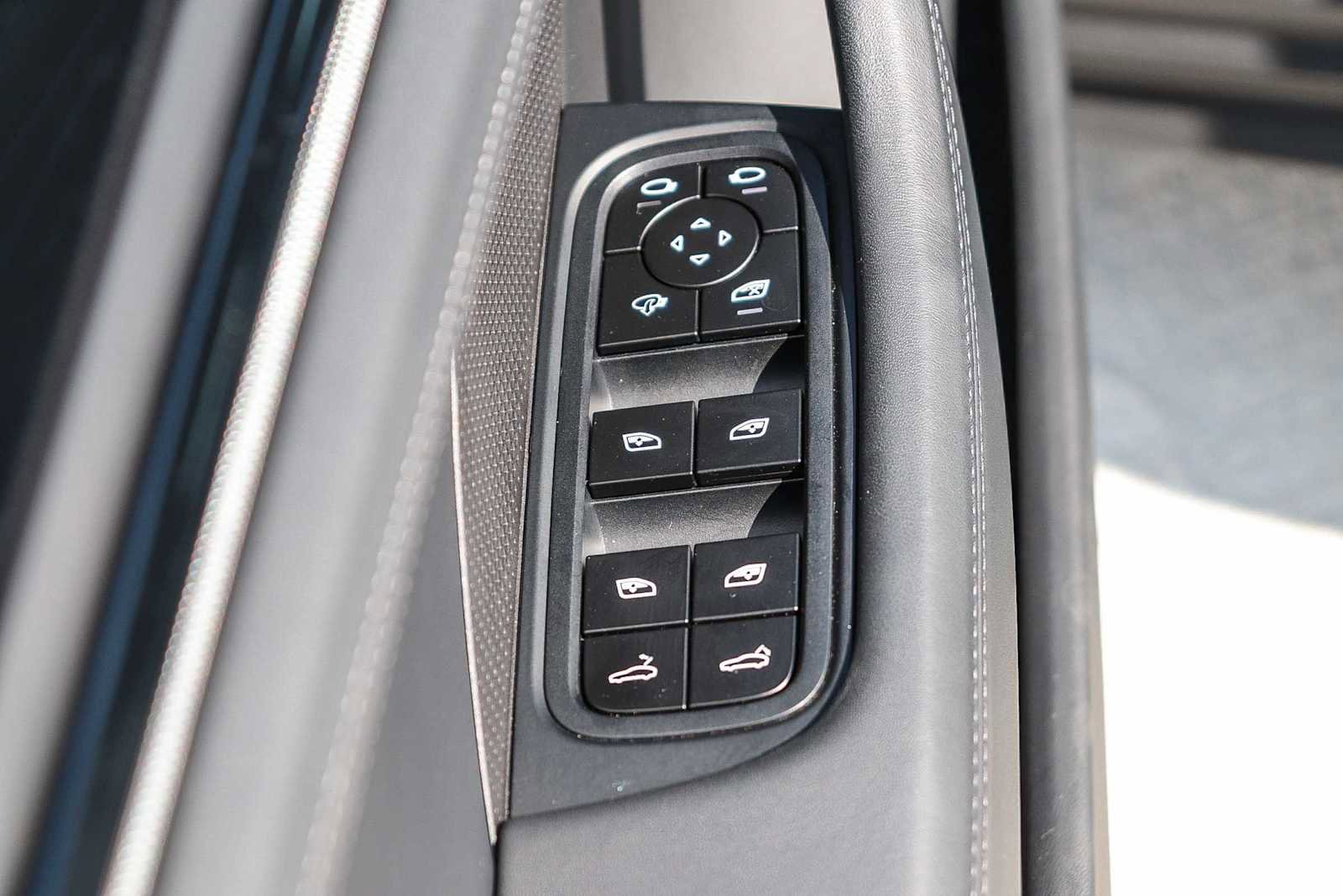 Used 2025 Porsche Panamera 4 image 30