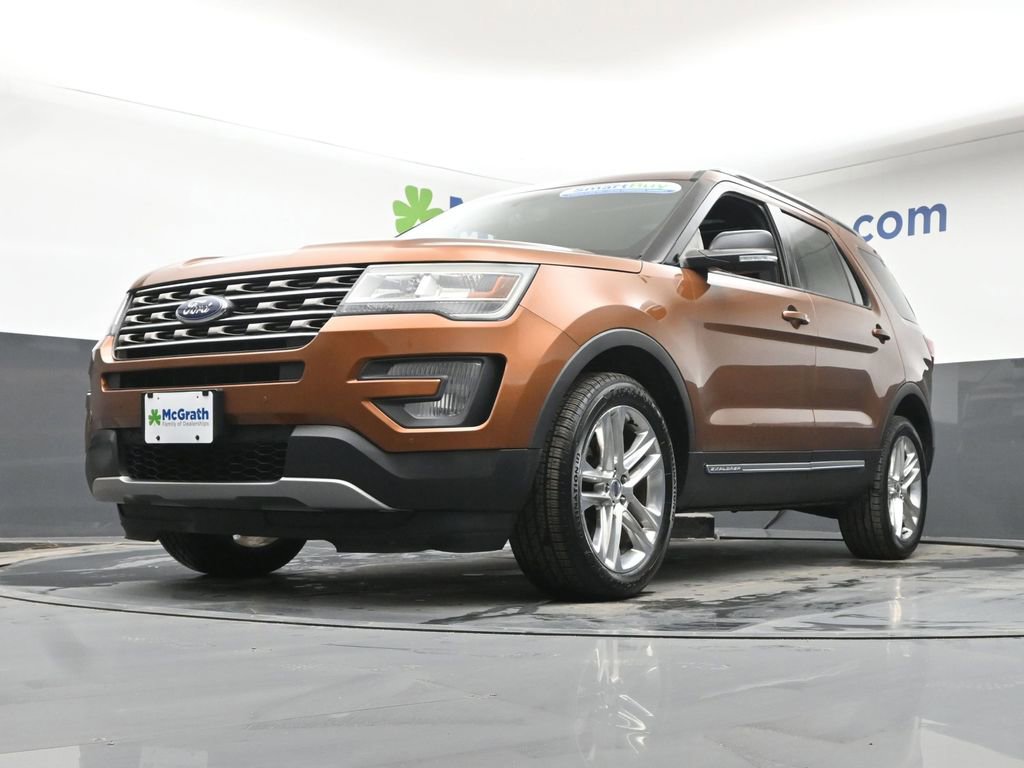 Used 2017 Ford Explorer XLT w/ Equipment Group 202A image 6