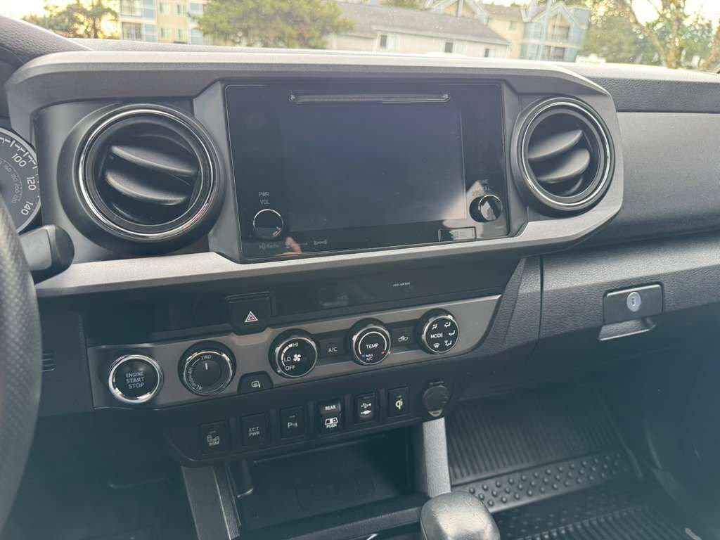 Used 2018 Toyota Tacoma TRD Off-Road w/ Technology Package image 11