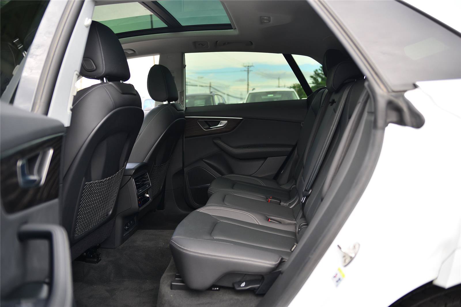 Used 2023 Audi Q8 Premium Plus AWD/4WD image 21