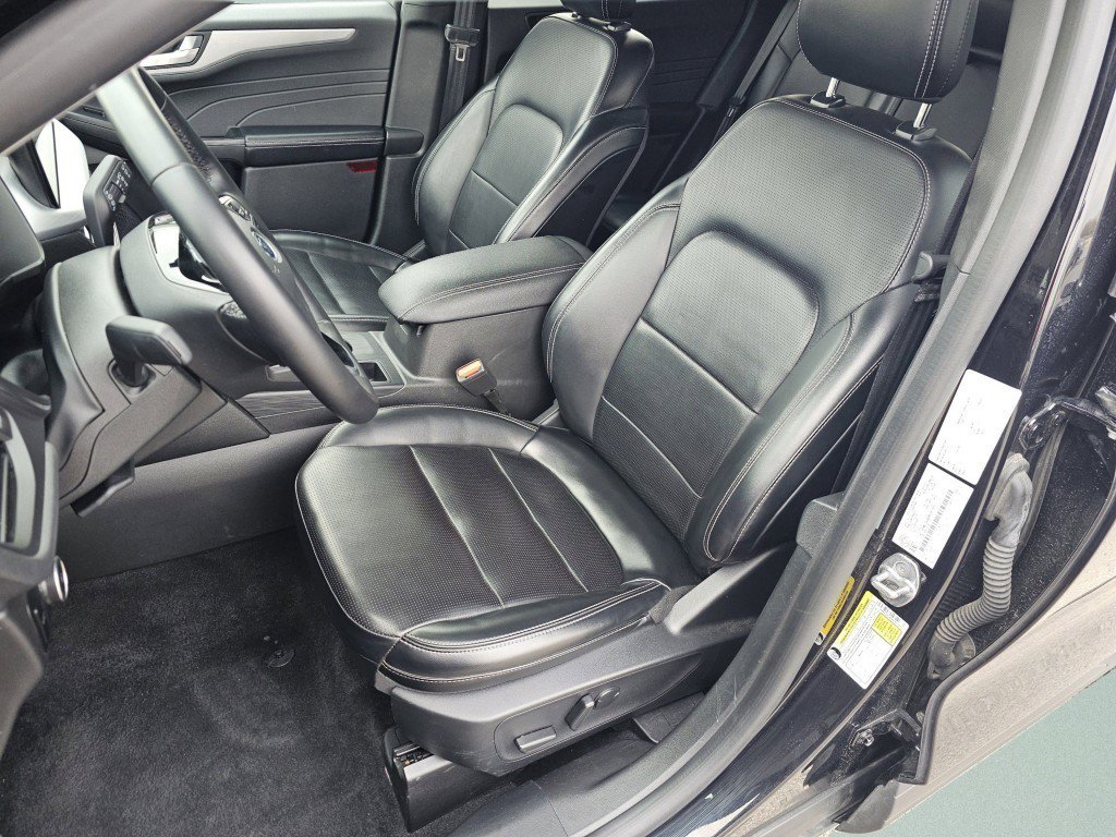 Used 2024 Ford Escape Platinum image 6