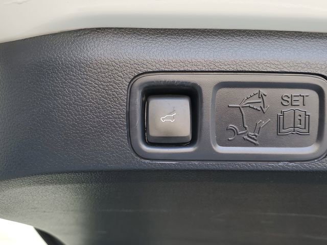 Used 2023 Ford Expedition Limited image 11