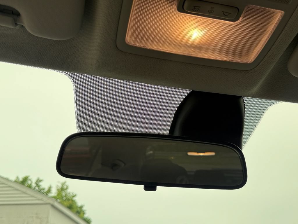 Certified 2022 Hyundai Venue Limited FWD image 29