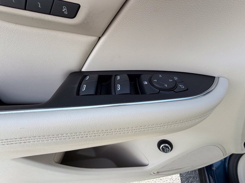 Used 2023 Buick Envision Essence AWD/4WD image 16