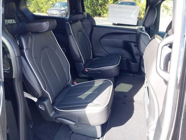 New 2026 Chrysler Pacifica Limited w/ S Appearance Package image 7