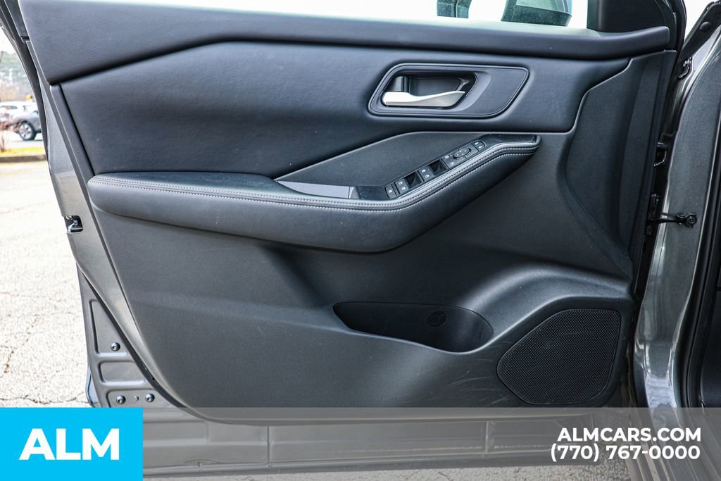 Used 2025 Nissan Rogue SV FWD image 49