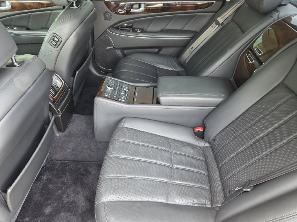 Used 2012 Hyundai Equus Ultimate RWD image 32