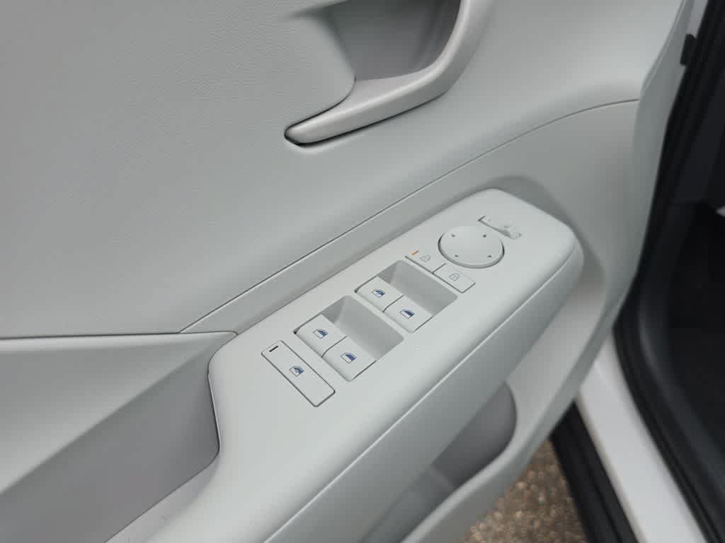 New 2027 Hyundai Kona SE FWD image 17