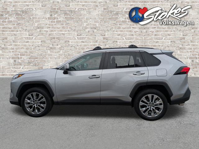 Used 2022 Toyota RAV4 XLE Premium image 7