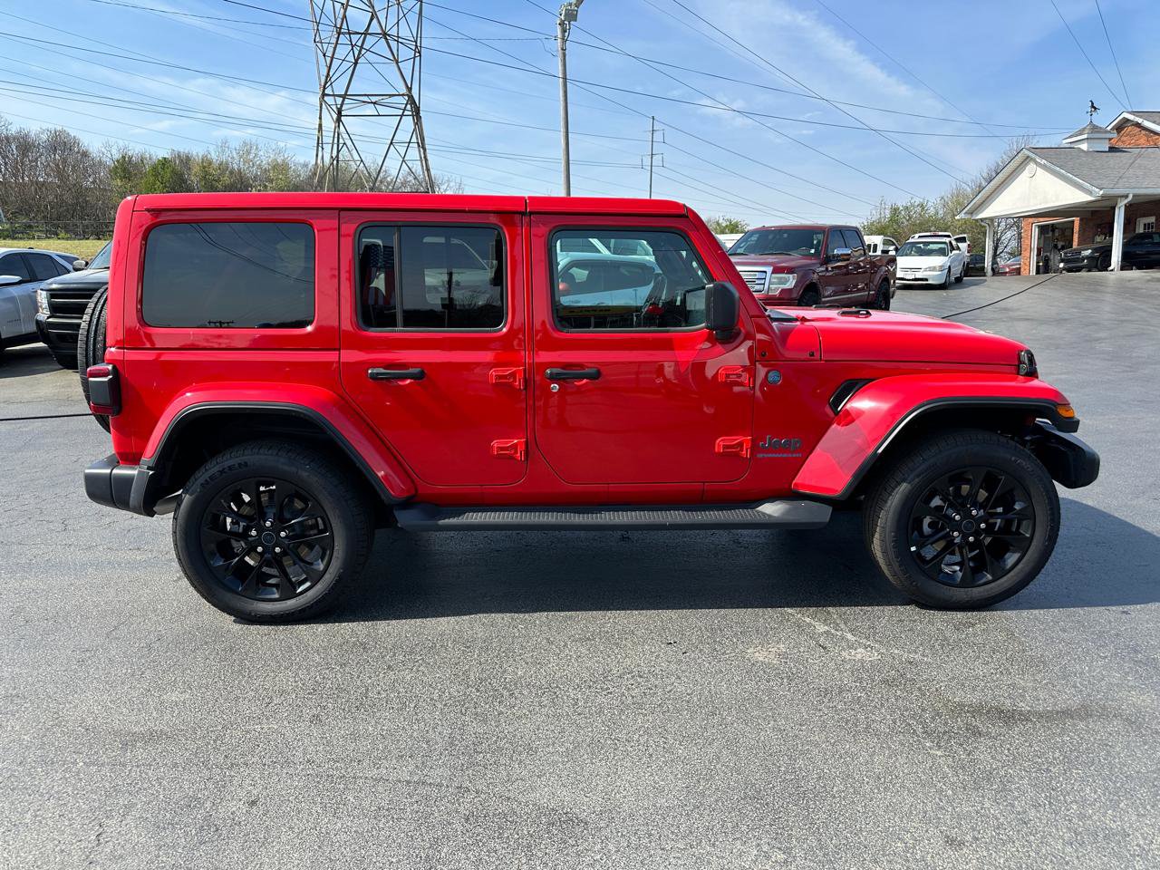 Used 2025 Jeep Wrangler Sahara image 5
