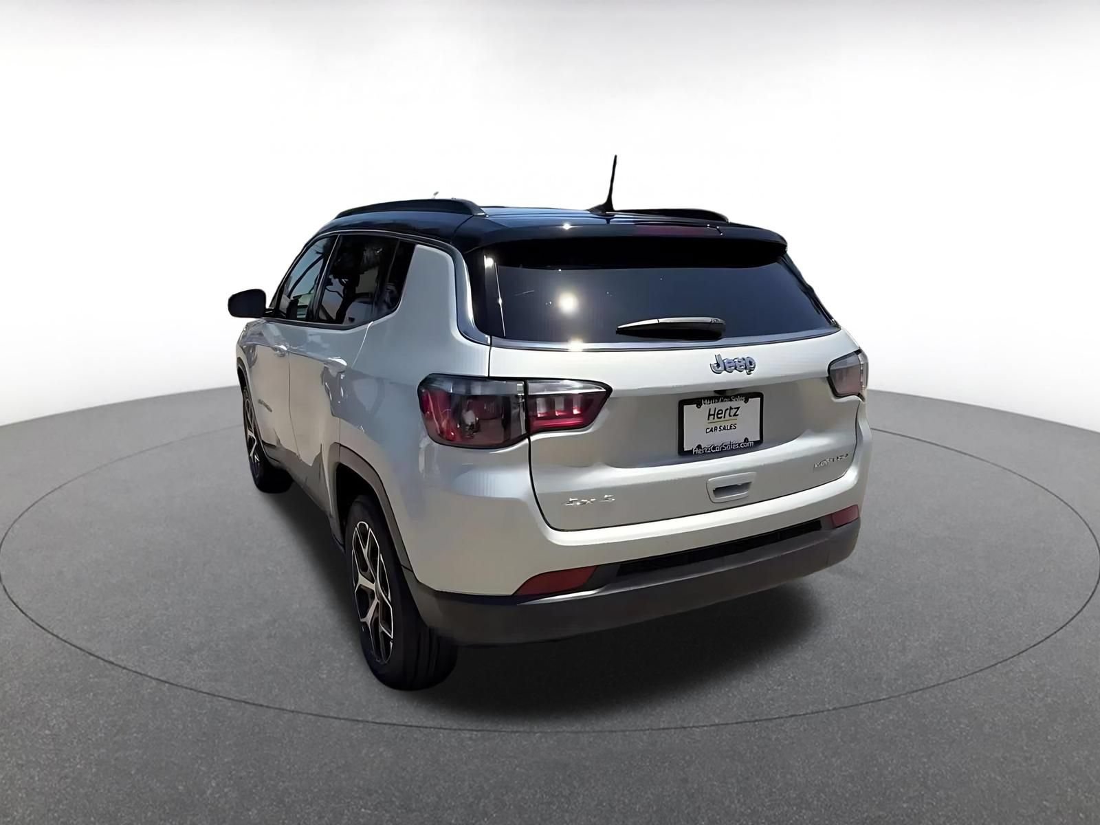 Used 2025 Jeep Compass Limited AWD/4WD image 9