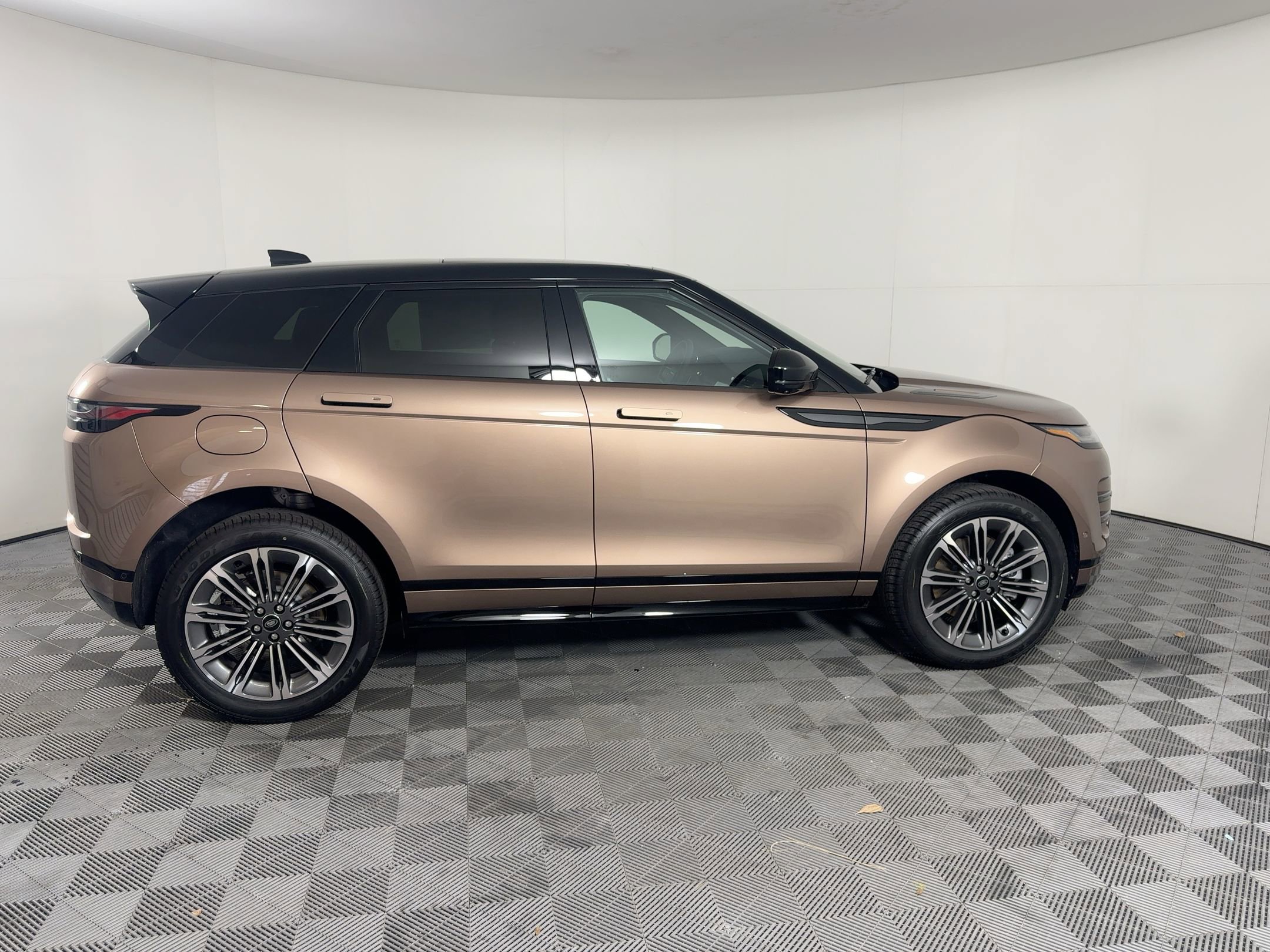 New 2026 Land Rover Range Rover Evoque Dynamic SE AWD/4WD image 8