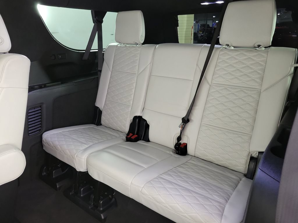 Certified 2025 Cadillac Escalade ESV V AWD/4WD image 11