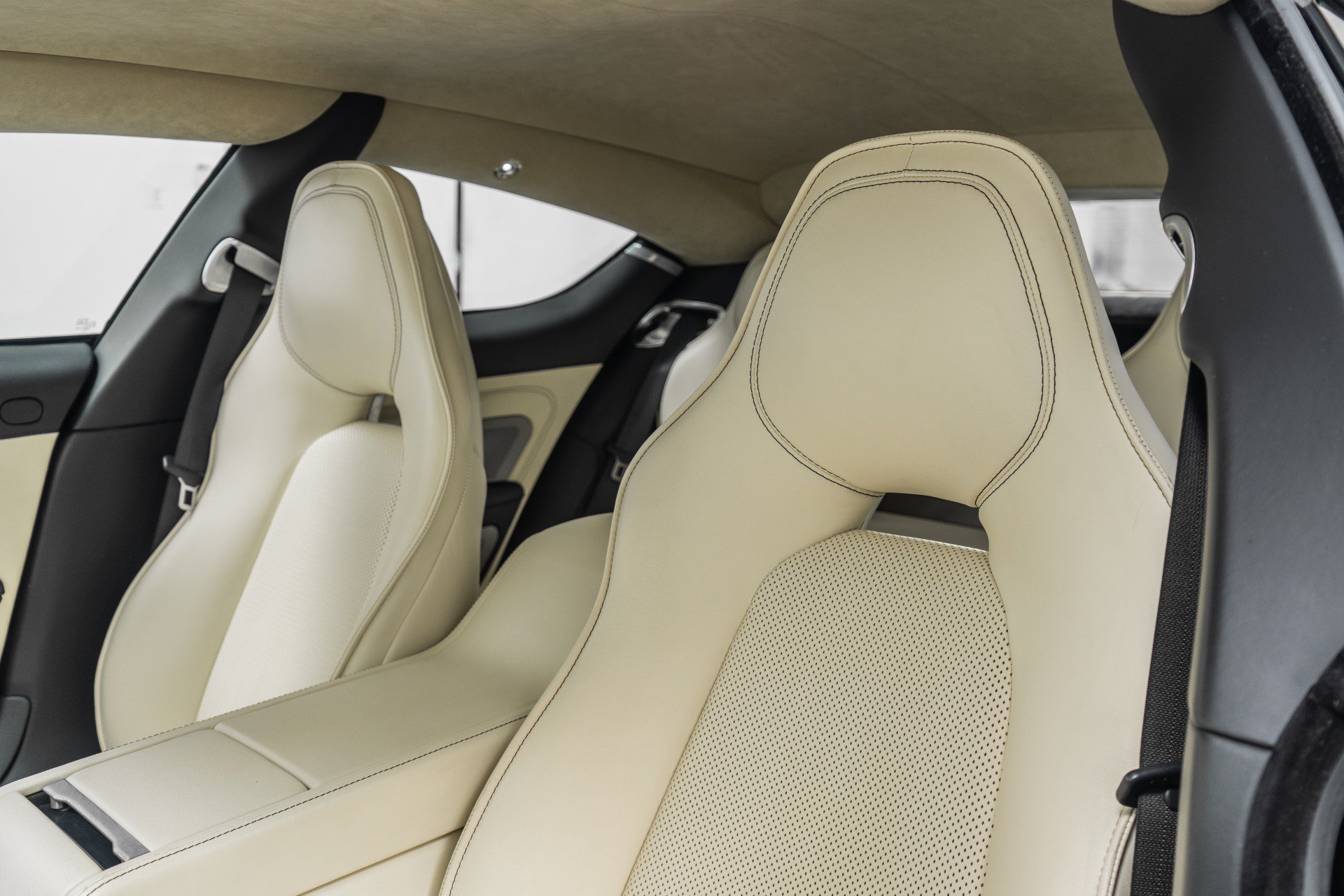 Used 2012 Aston Martin Rapide RWD image 26