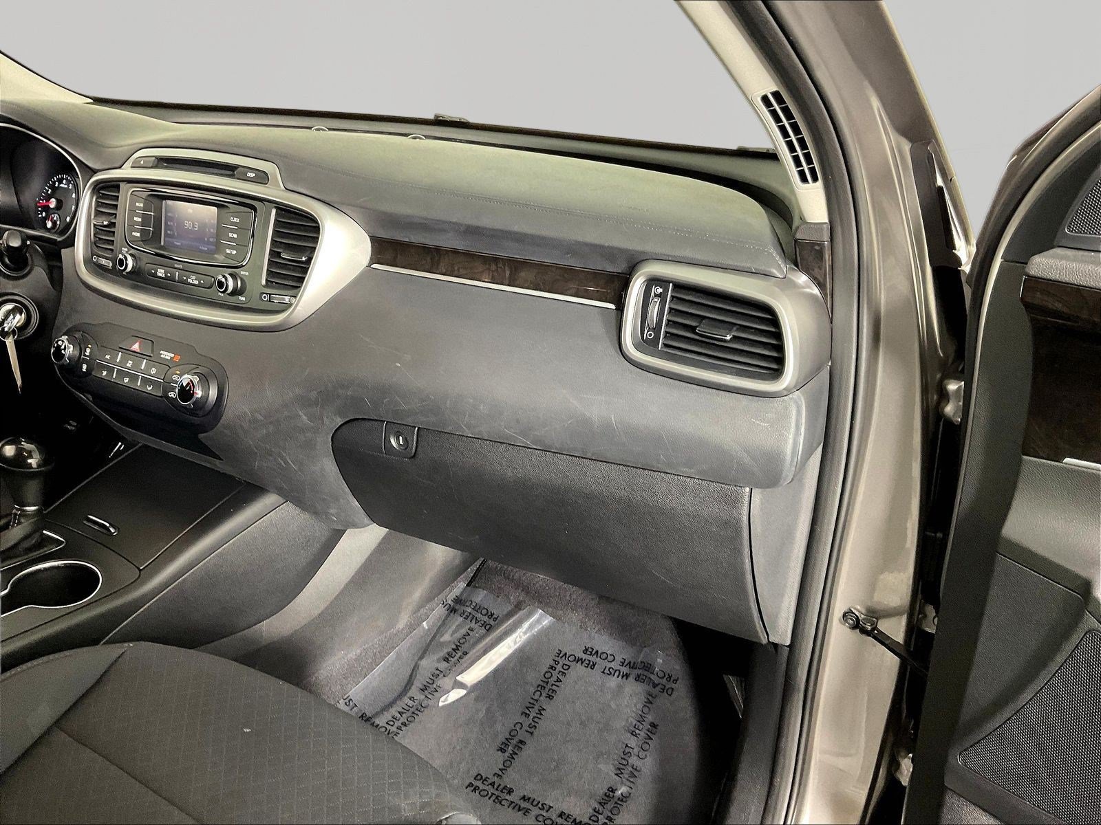 Used 2017 Kia Sorento FWD image 26