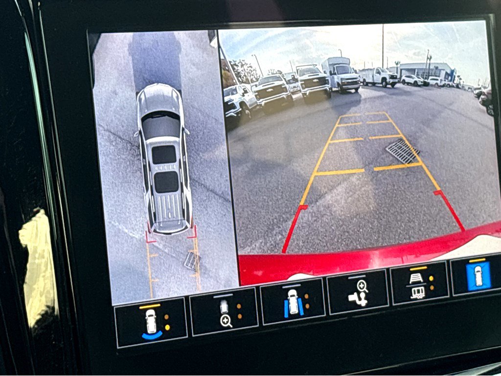 Used 2023 Chevrolet Traverse RS image 40