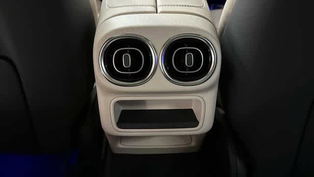 Used 2025 Mercedes-Benz GLC 300 4MATIC image 29