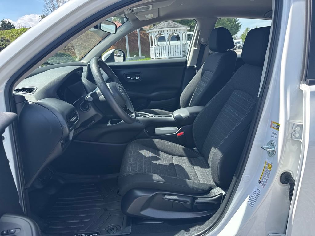 Used 2023 Honda HR-V LX image 9