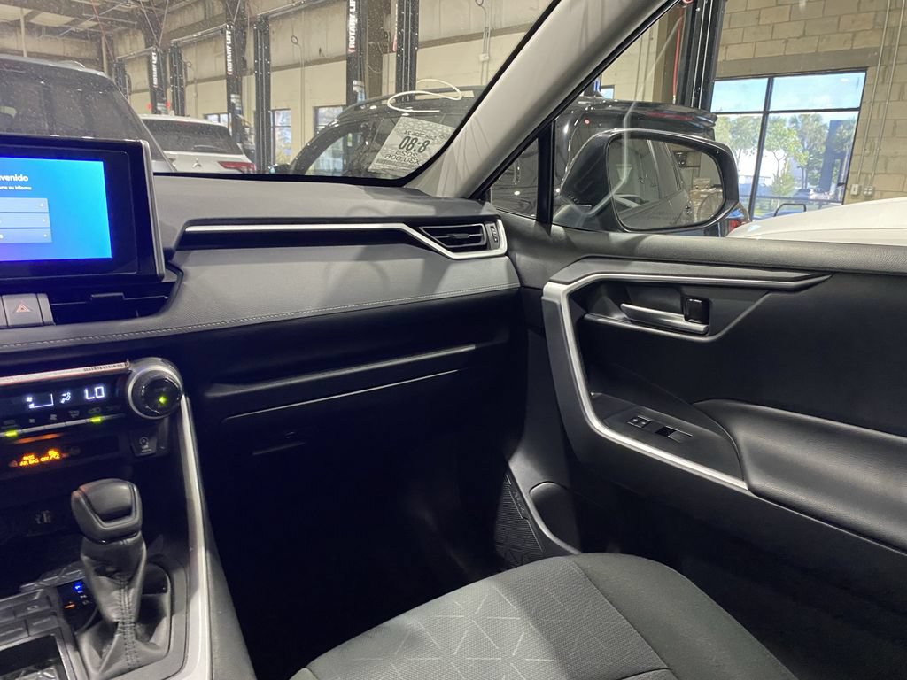 Used 2025 Toyota RAV4 XLE FWD image 4