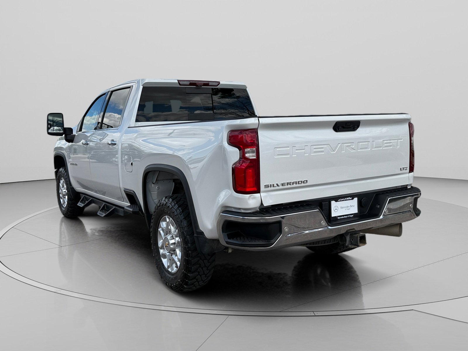 Used 2022 Chevrolet Silverado 2500 LTZ w/ LTZ Convenience Package image 3