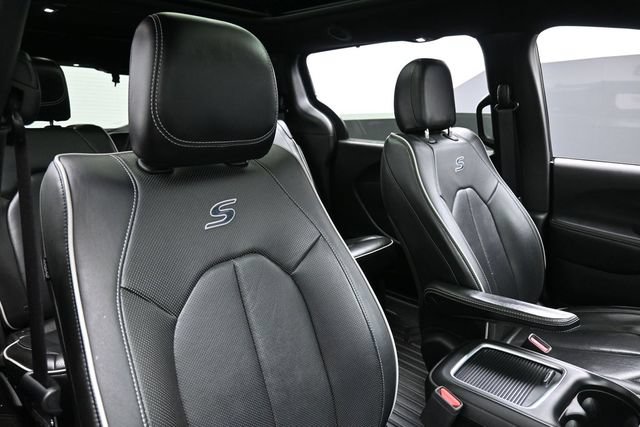 Used 2019 Chrysler Pacifica Limited w/ S Appearance Package FWD image 23