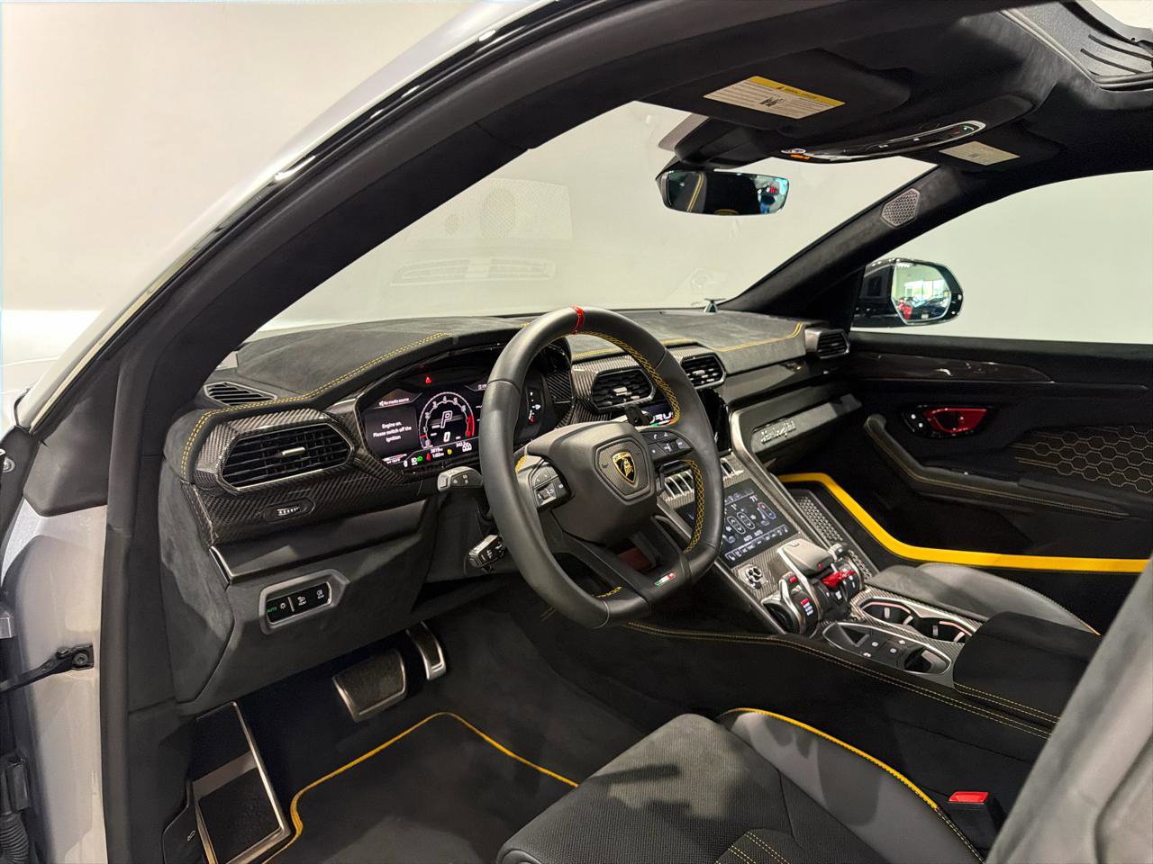 Used 2024 Lamborghini Urus Performante AWD/4WD image 23