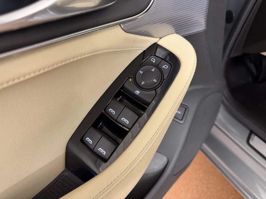 Used 2023 Cadillac CT5 Luxury w/ Sun And Sound Package AWD/4WD image 17