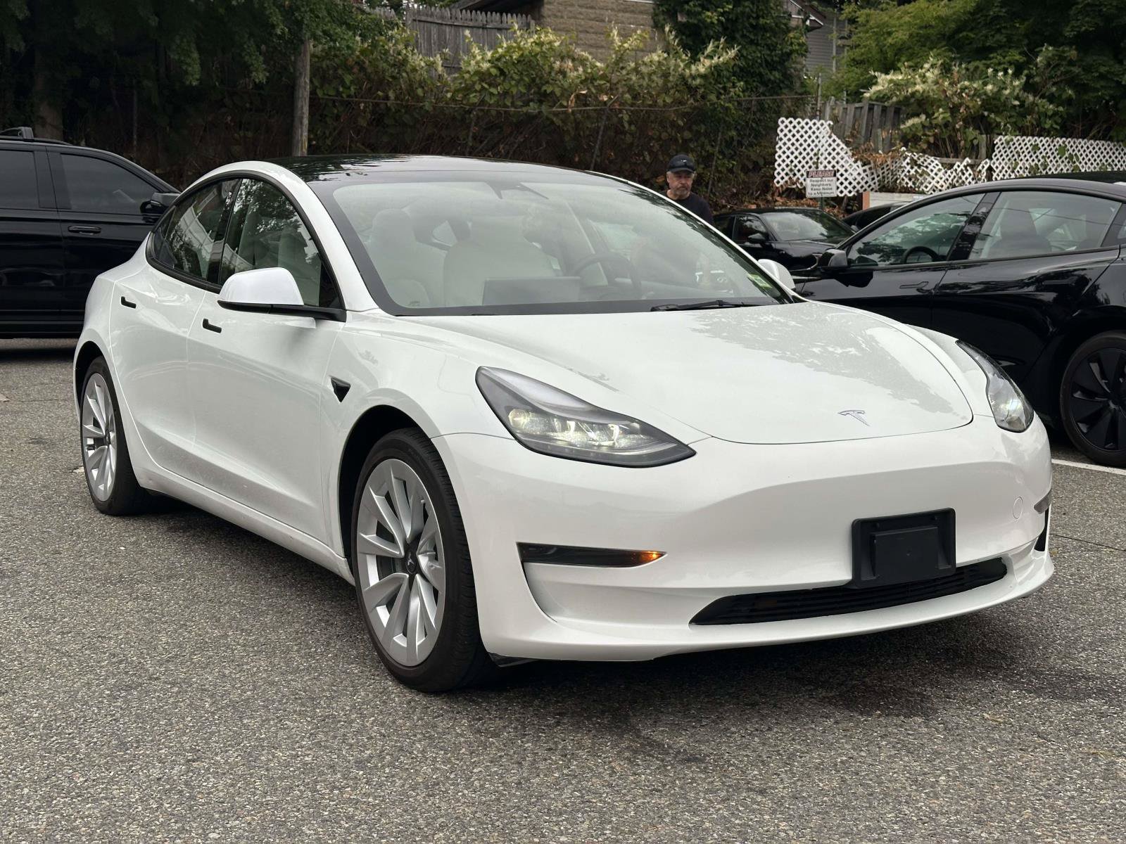 Used 2023 Tesla Model 3 Standard Range RWD image 1