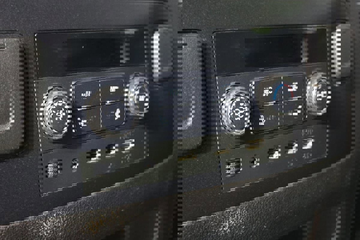 Used 2019 Chevrolet Suburban Premier image 32